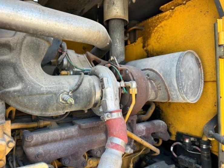 2012-deere-624k-image-21