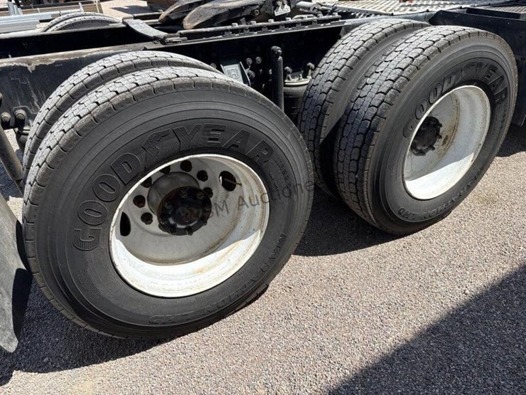 2006-kenworth-t300-image-11