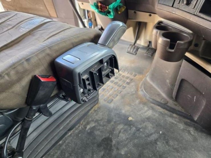 2015-volvo-vnl-t/a-hiway-tractor---sleeper-4v4nc9e-image-37