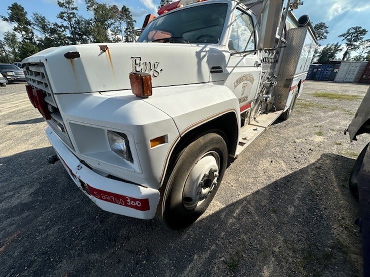 1983-ford-7000-image-17