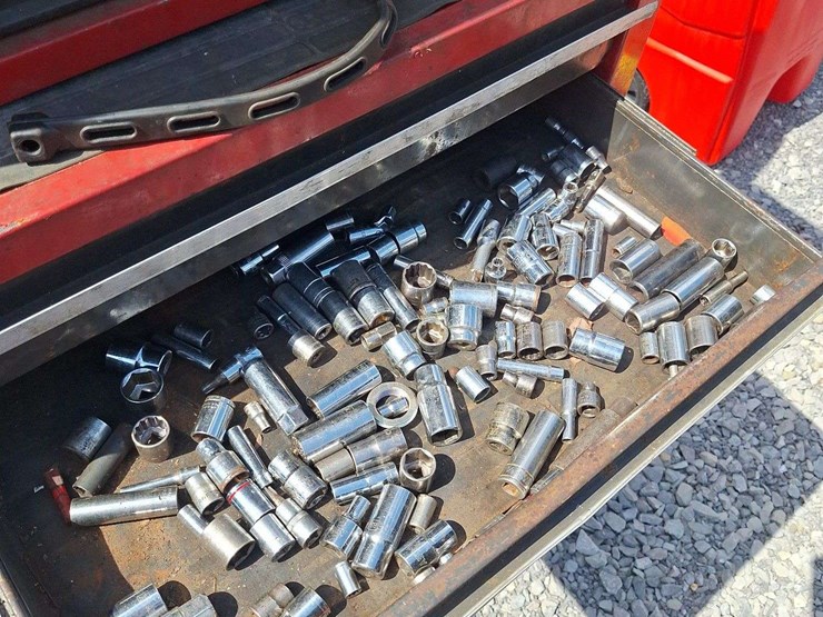 craftsman-doublestack-toolbox-with-misc-tools-image-12