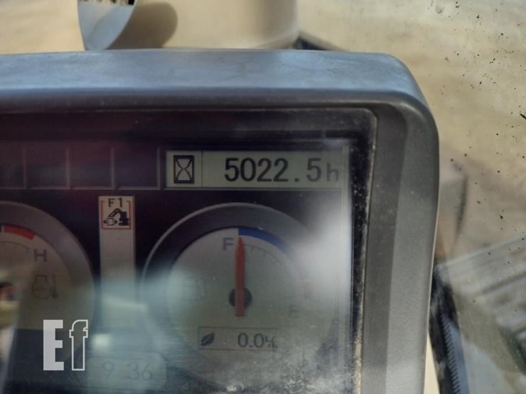 2010-deere-120d-image-6