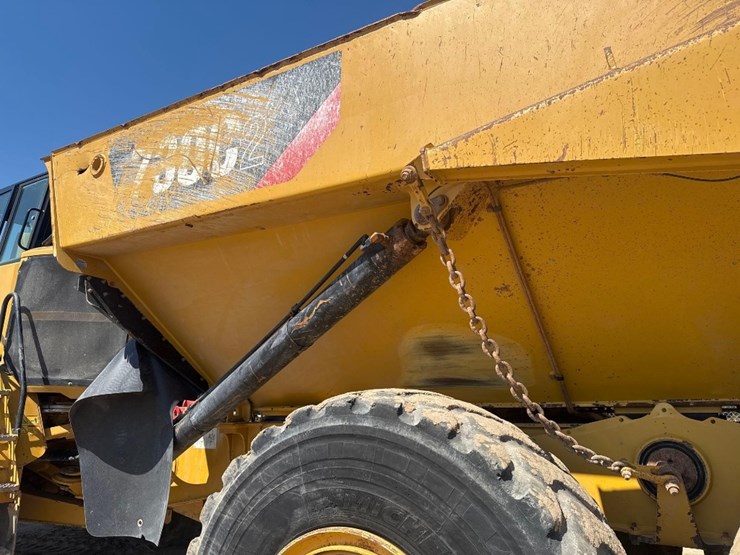 2016-caterpillar-730c2-image-16