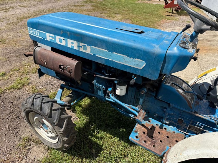 ford-1210-image-3