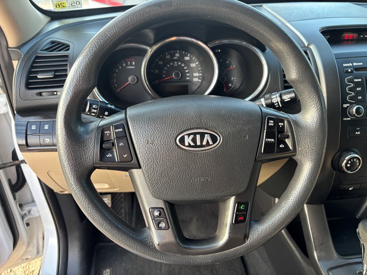 2011-kia-sorento-image-9