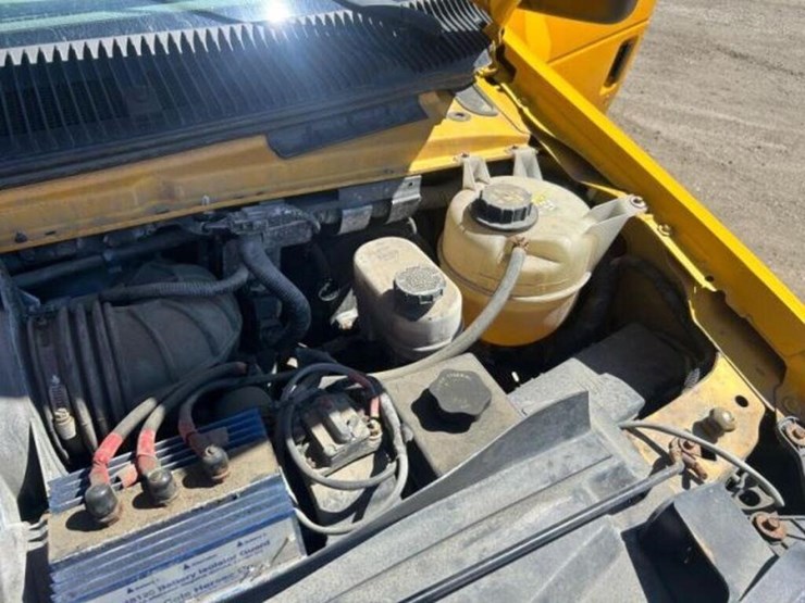 2010-ford-cargo-image-22