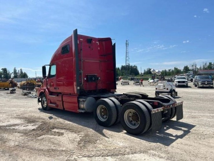 2015-volvo-t/a-hiway-tractor---sleeper-4v4nc9eh5fn-image-7