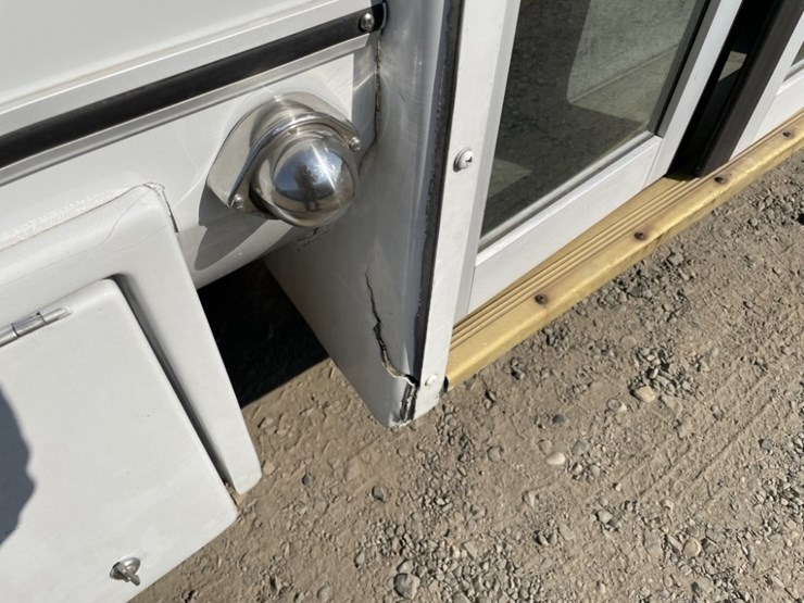 2014-chevrolet-express-paratransit-bus-image-15