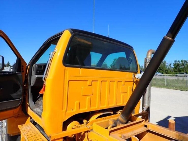 2005-ford-f750-xlt-image-75
