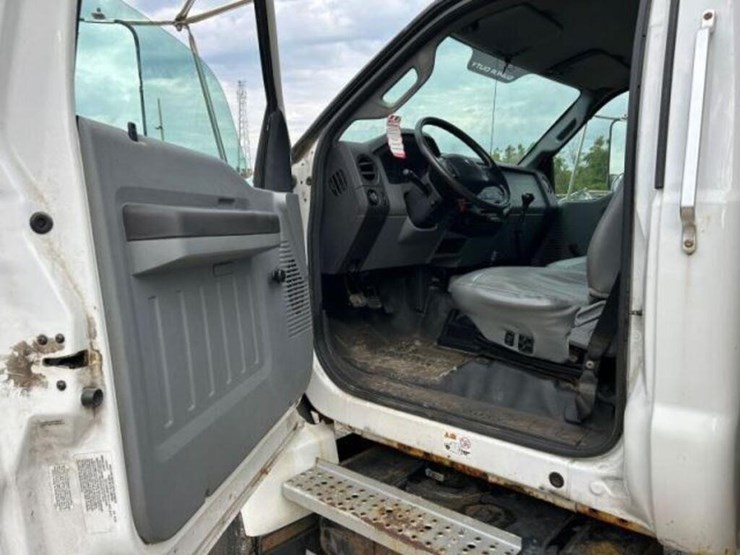 2013-ford-f750-xl-image-15