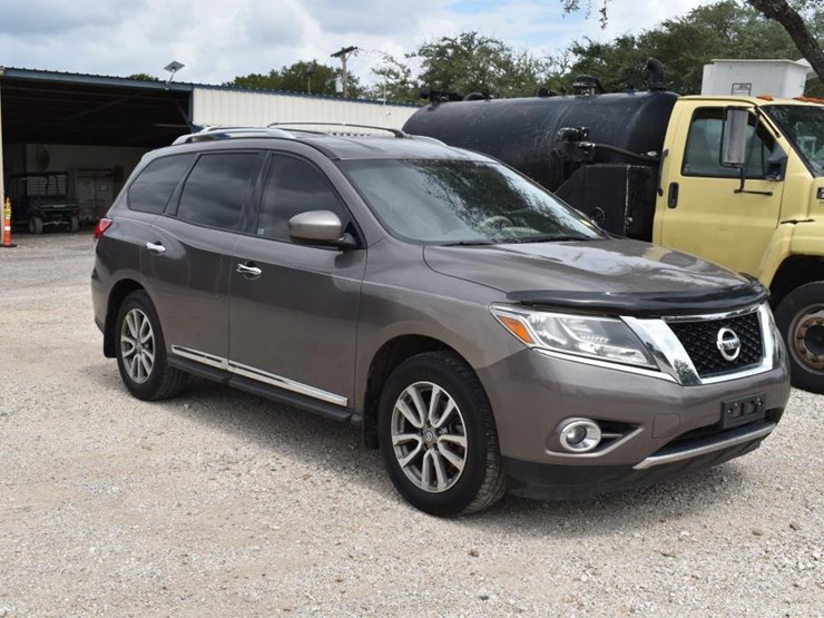 2014-nissan-pathfinder-sl-image-2