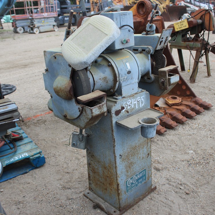 #3544 • CINCINNATI 11B, DOUBLE GRINDER ON STAND