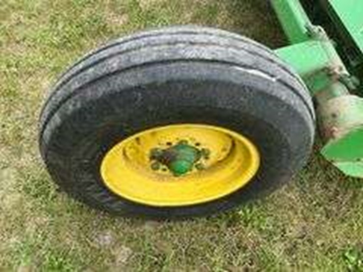 john-deere-220-image-10