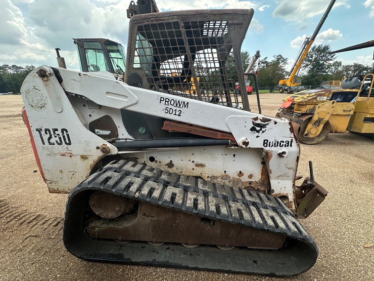 bobcat-t250-image-8