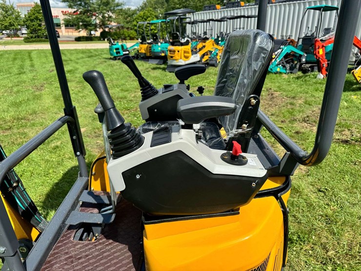 2025-cfg-industrial-qk18r-compact-excavator-...-unused-image-12