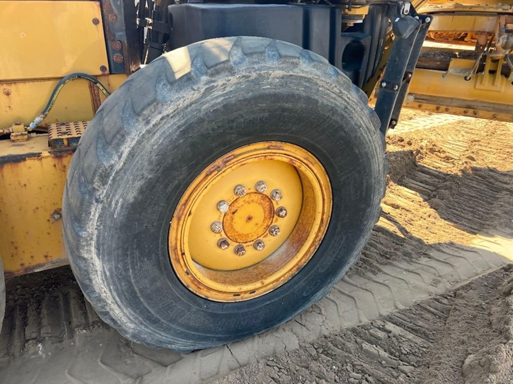 2017-caterpillar-12m3-image-13