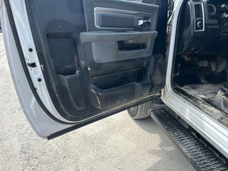 2015-dodge-ram-5500hd-image-14