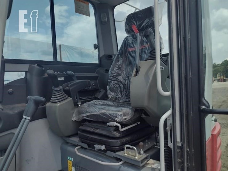2022-takeuchi-tb290-image-13