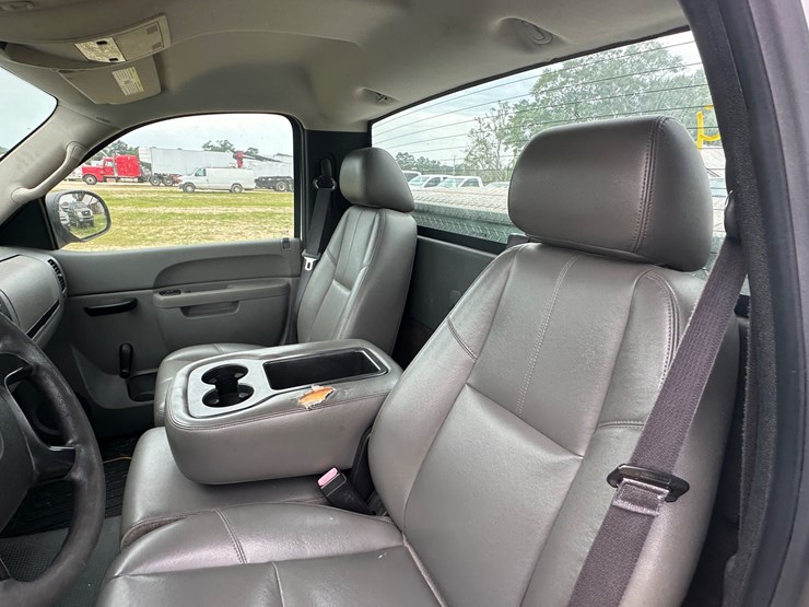 2013-chevrolet-silverado-image-29