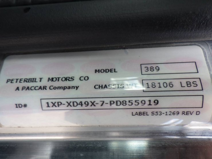 2023-peterbilt-389-image-12