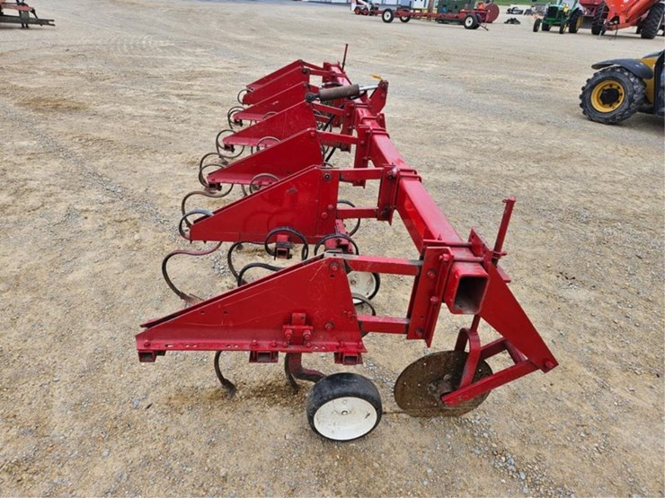 #264-•-ih-233-6-row-30"-3pt-cultivator-image-6