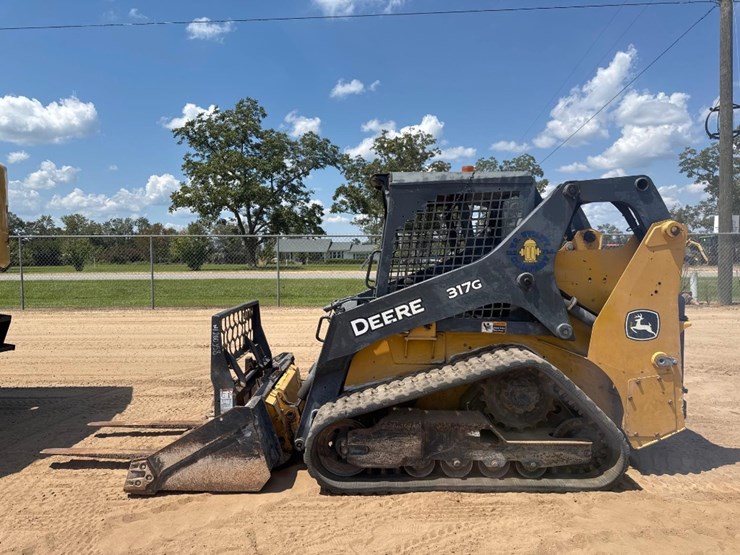 2018-deere-317g-image-1