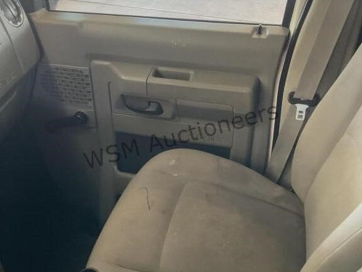 2011-ford-cargo-image-24