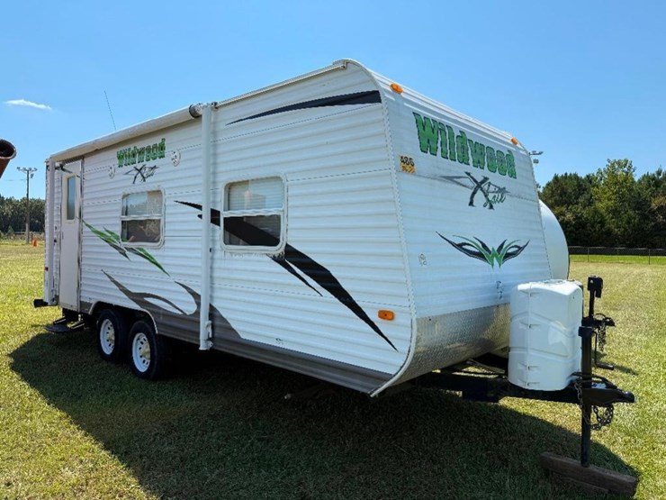2009-wildwood-x-lite-22rb-camper-image-1