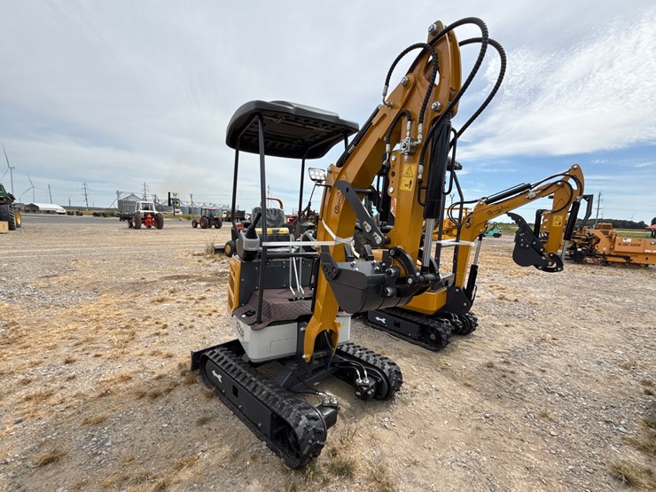 #220-•-#26490-•-unused-cfg-xz20r-mini-excavator-image-2