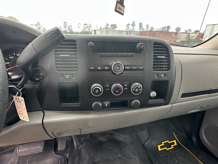 2013-chevrolet-silverado-image-37