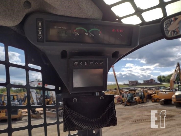 2022-deere-317g-image-7
