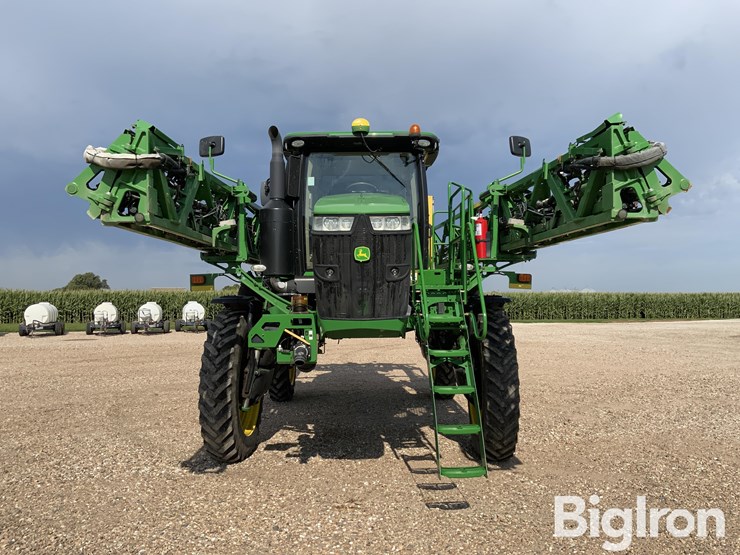 2020-john-deere-r4044-image-2