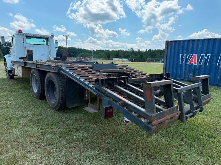 1996-international-4900-flatbed-truck-image-8
