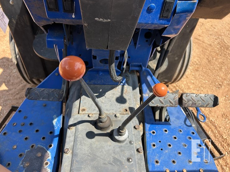 new-holland-6640-image-13