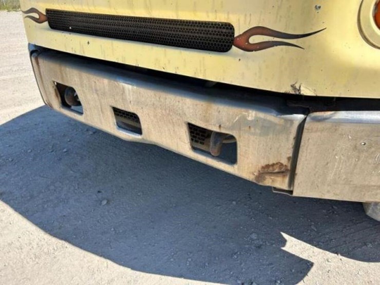 2002-freightliner-fl112-image-69