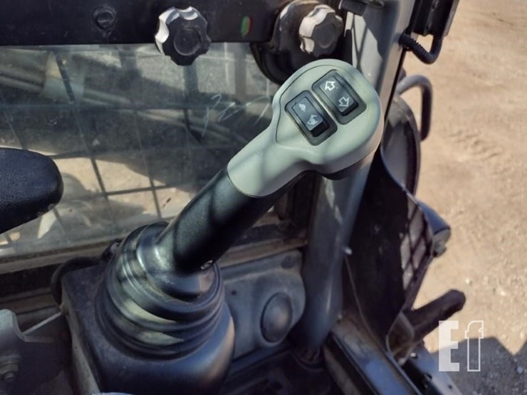 2015-new-holland-c232-image-9
