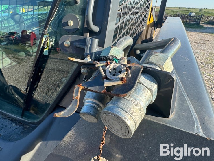 2011-deere-326d-image-17