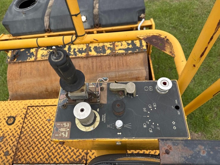 caterpillar-cb-434-image-17