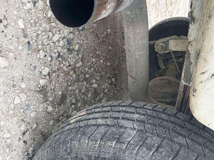 2005-ford-cargo-image-23