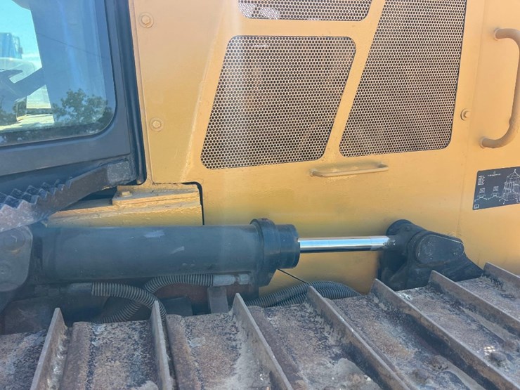 2017-caterpillar-d5k2-lgp-image-19