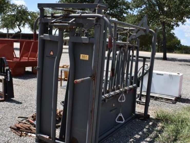 cattle-squeeze-chute-image-1