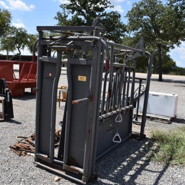 CATTLE SQUEEZE CHUTE