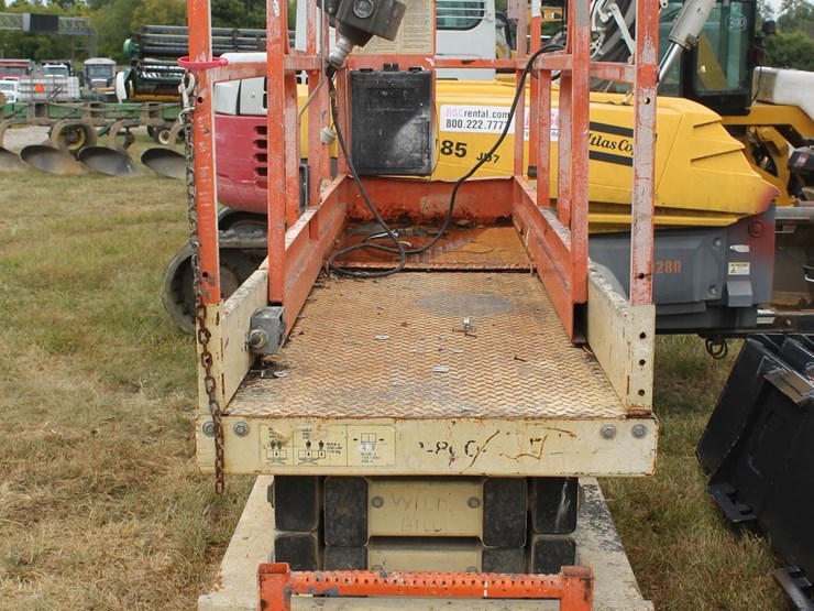 20'-scissor-lift-2966-image-5