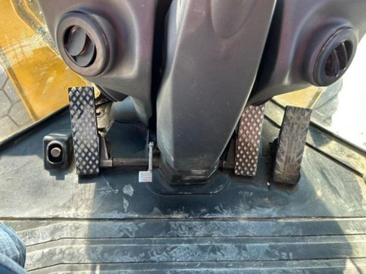 2012-deere-624k-image-11