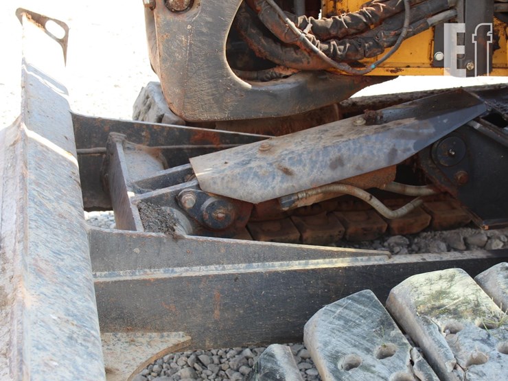 2020-deere-85g-image-3