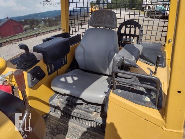 2004-deere-650h-image-12