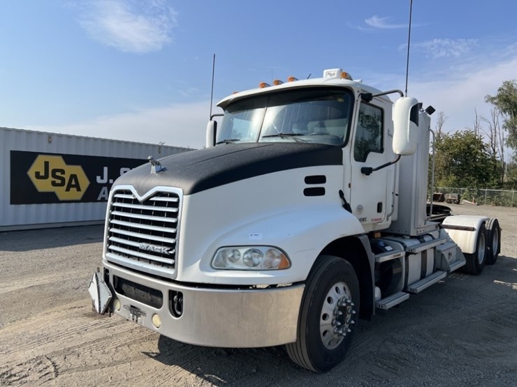 2012-mack-cxu613-t/a-truck-tractor-image-1
