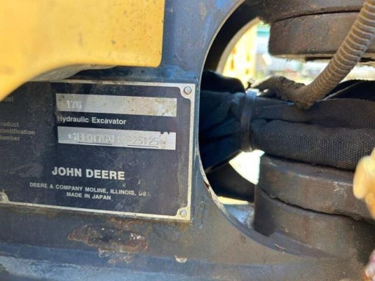 2015-deere-17g-image-10