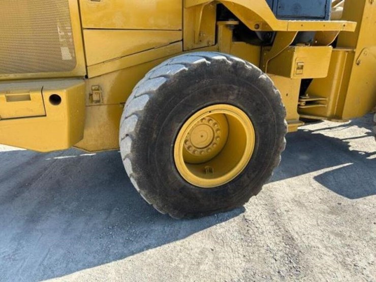 2012-deere-624k-image-42