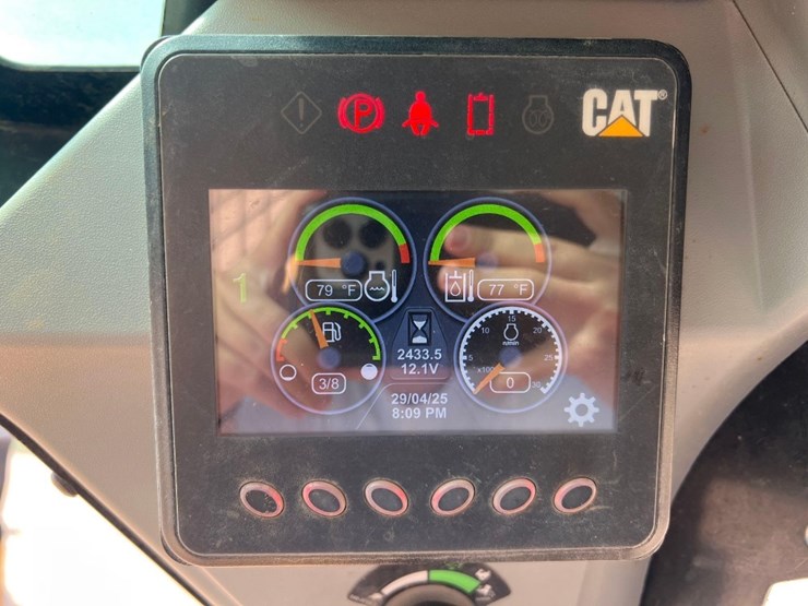2020-caterpillar-259d3-image-36